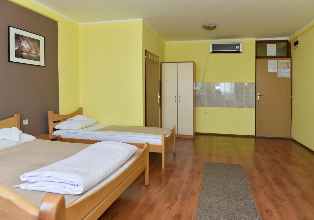 Hostel Milkaza Novi Sad Bagian luar foto