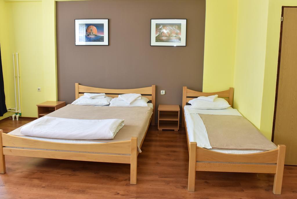 Hostel Milkaza Novi Sad Bagian luar foto
