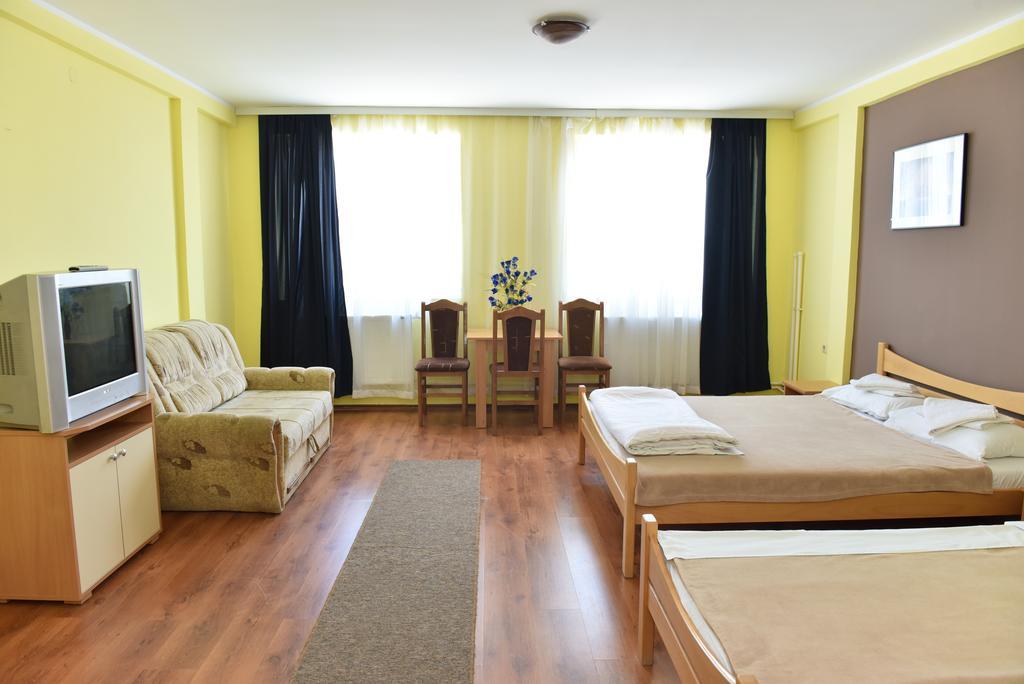 Hostel Milkaza Novi Sad Bagian luar foto