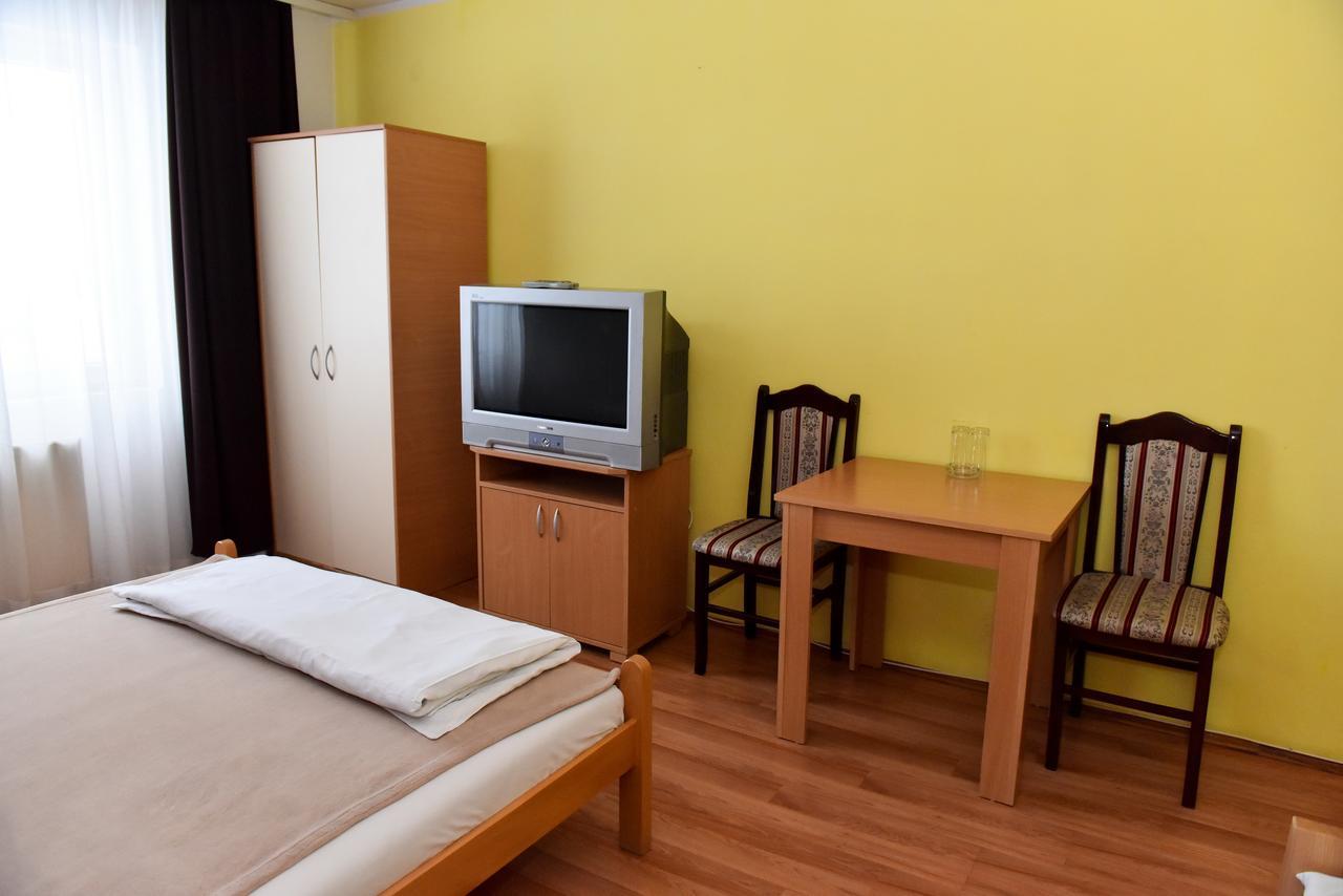 Hostel Milkaza Novi Sad Bagian luar foto