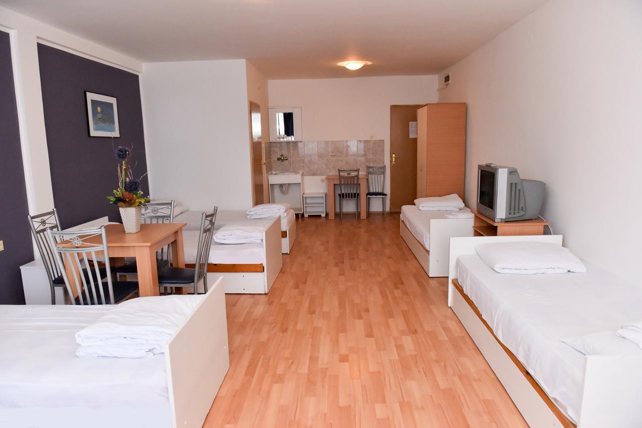 Hostel Milkaza Novi Sad Bagian luar foto