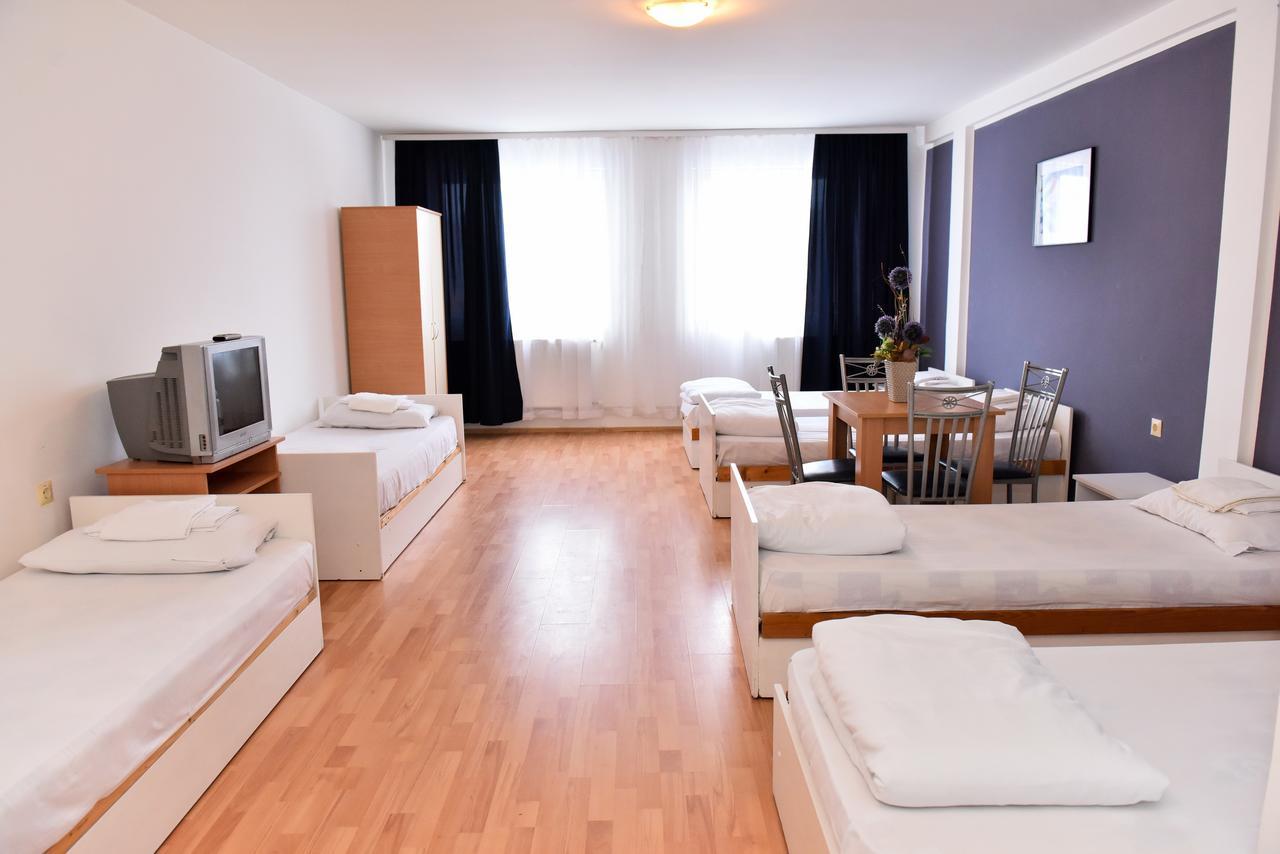 Hostel Milkaza Novi Sad Bagian luar foto