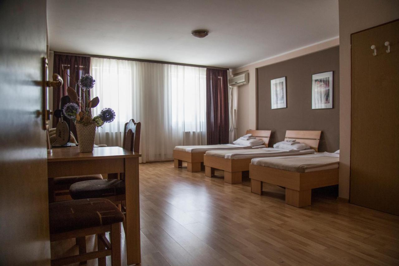 Hostel Milkaza Novi Sad Bagian luar foto