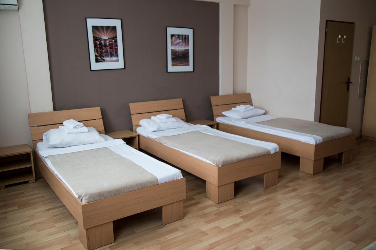Hostel Milkaza Novi Sad Bagian luar foto
