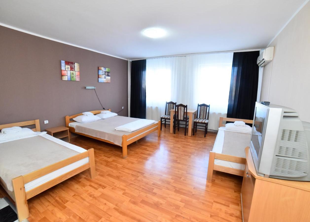 Hostel Milkaza Novi Sad Bagian luar foto