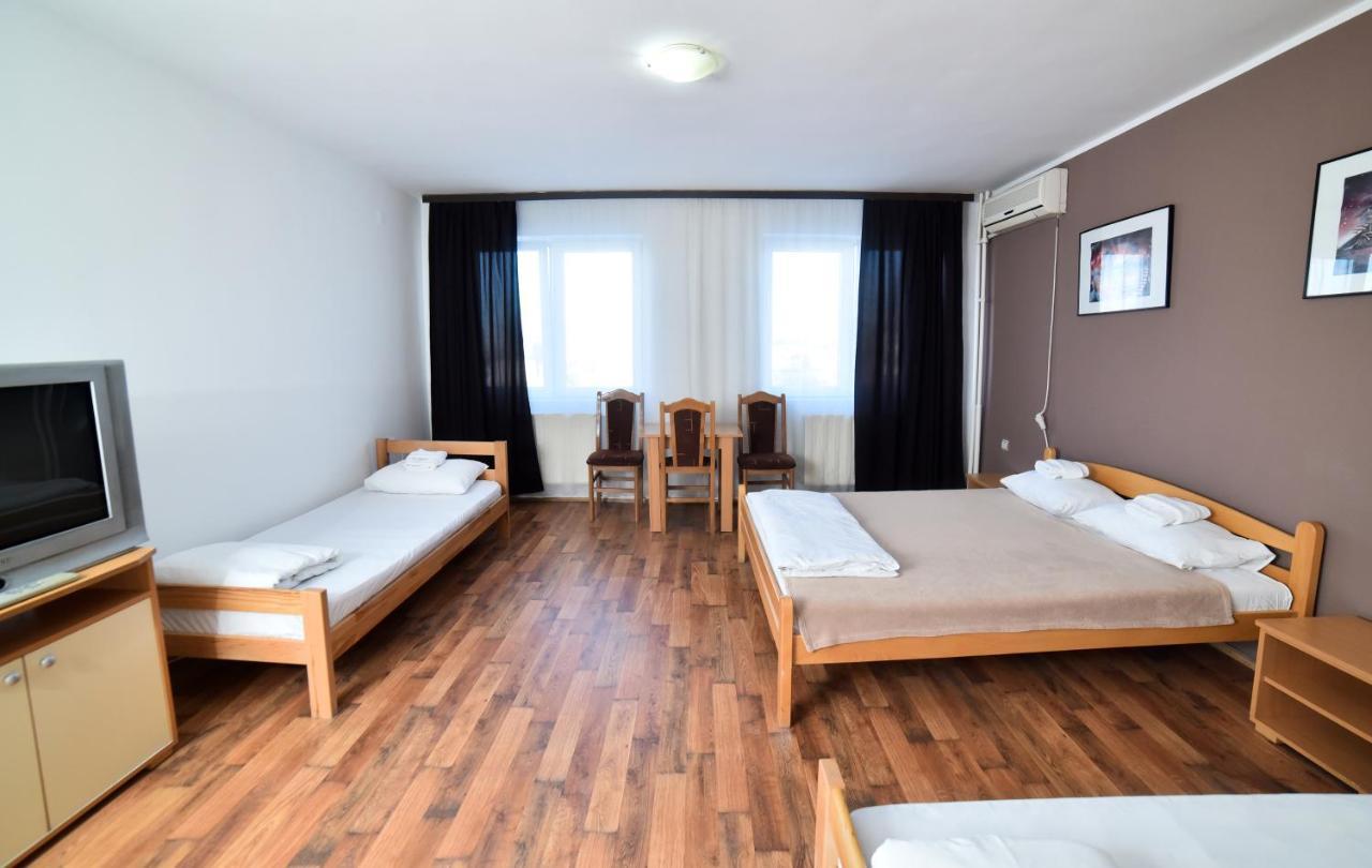 Hostel Milkaza Novi Sad Bagian luar foto